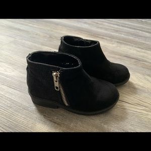 CAT&JACK black ankle boots size 8t